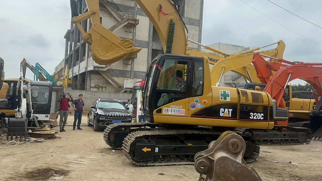 CATERPILLAR 320CL - Kettenbagger: das Bild 4 CATERPILLAR 320CL - Kettenbagger: das Bild 4