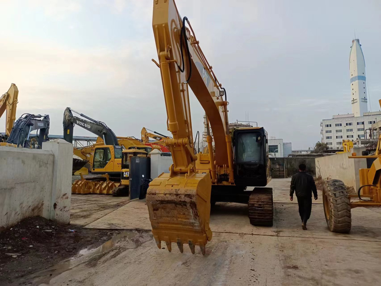 CATERPILLAR 320CL - Kettenbagger: das Bild 2 CATERPILLAR 320CL - Kettenbagger: das Bild 2