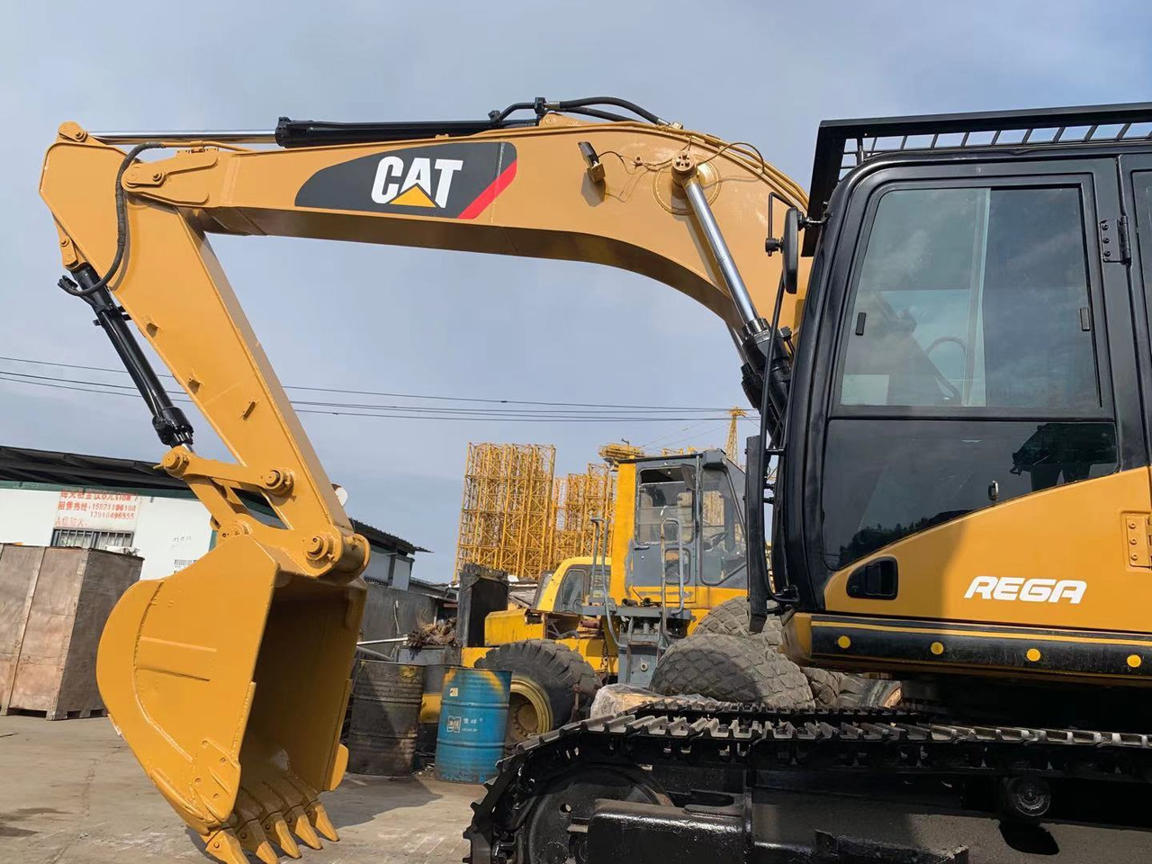 CATERPILLAR 320D - Kettenbagger: das Bild 3 CATERPILLAR 320D - Kettenbagger: das Bild 3