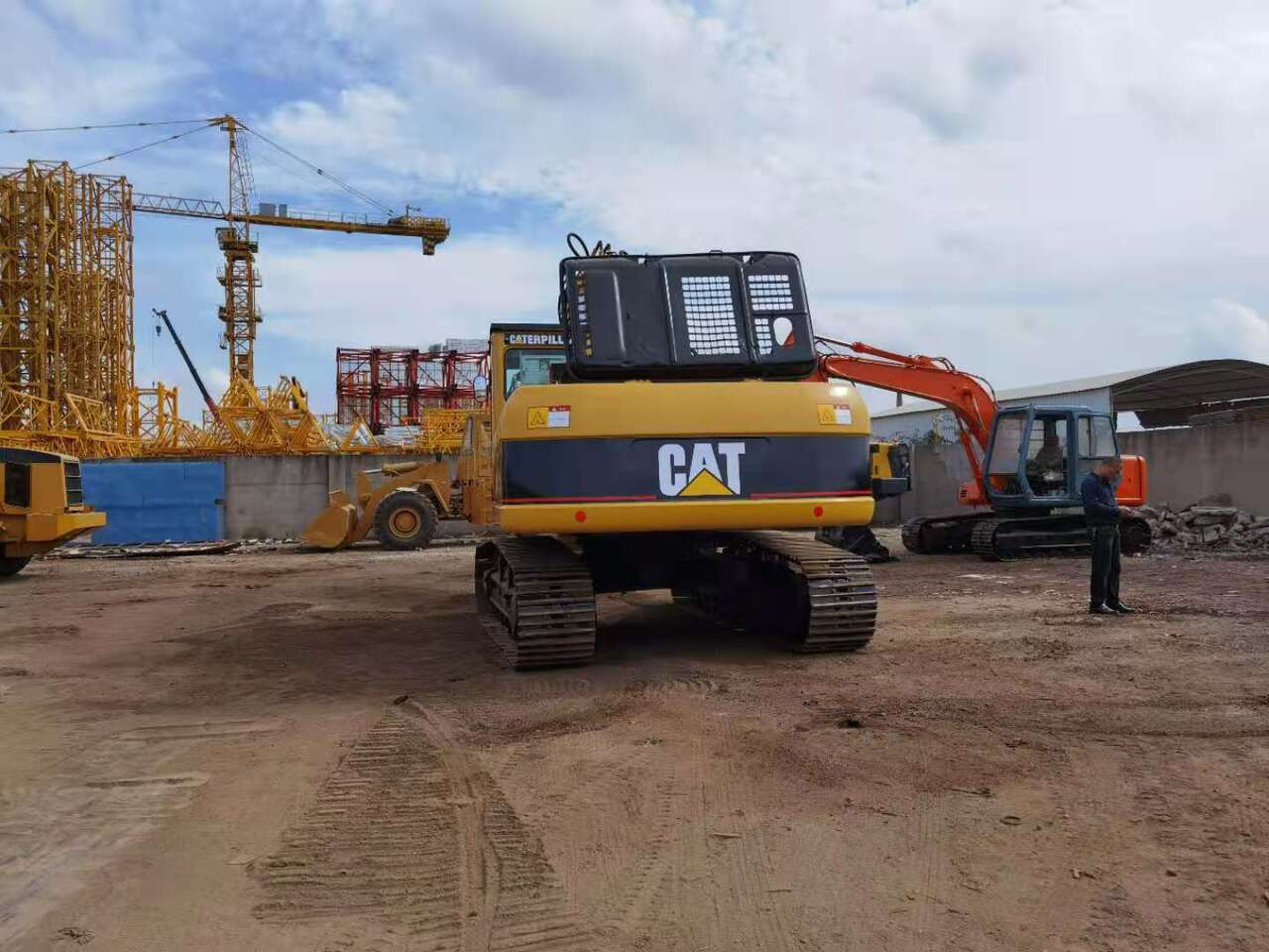 CATERPILLAR 325C - Kettenbagger: das Bild 5 CATERPILLAR 325C - Kettenbagger: das Bild 5