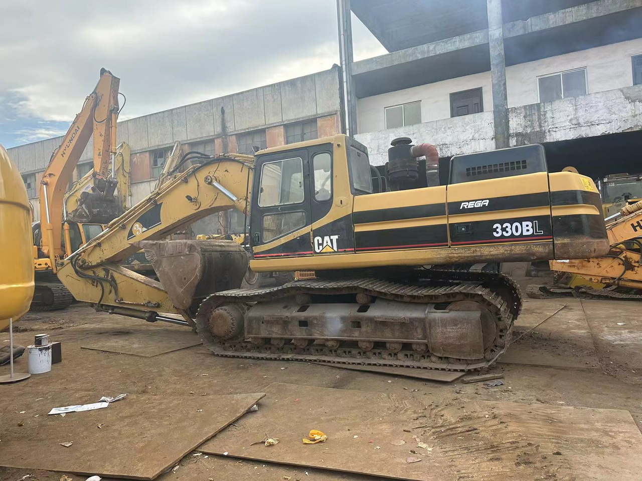 CATERPILLAR 330BL - Kettenbagger: das Bild 3 CATERPILLAR 330BL - Kettenbagger: das Bild 3