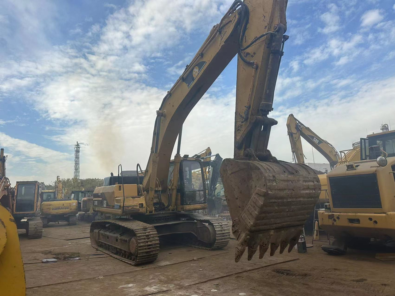 CATERPILLAR 330BL - Kettenbagger: das Bild 2 CATERPILLAR 330BL - Kettenbagger: das Bild 2