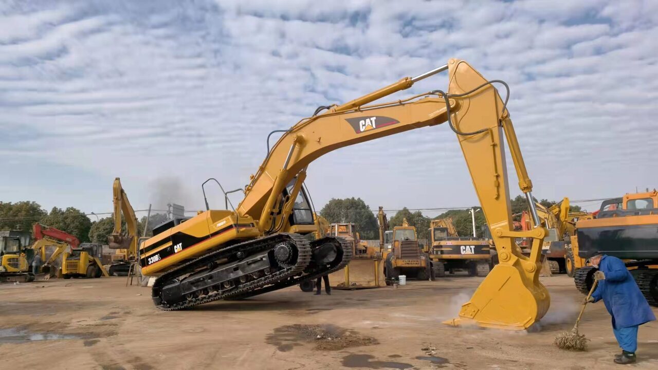 CATERPILLAR 330BL - Kettenbagger: das Bild 1 CATERPILLAR 330BL - Kettenbagger: das Bild 1