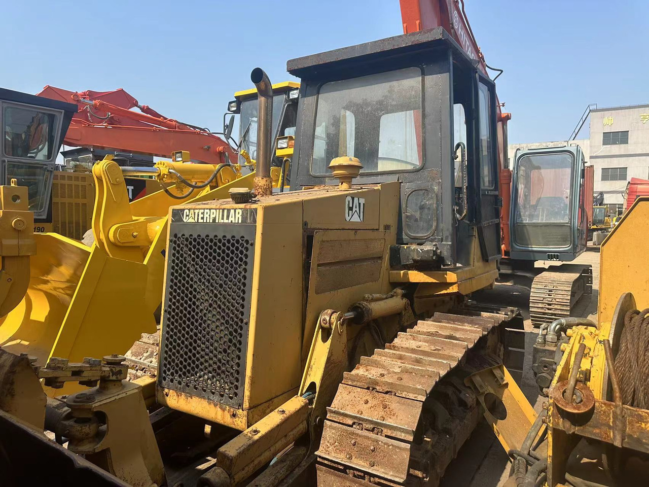 CATERPILLAR D4C - Bulldozer: das Bild 2 CATERPILLAR D4C - Bulldozer: das Bild 2