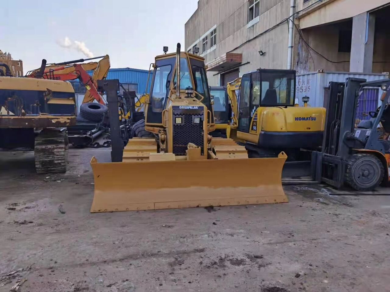 CATERPILLAR D4G - Bulldozer: das Bild 4 CATERPILLAR D4G - Bulldozer: das Bild 4