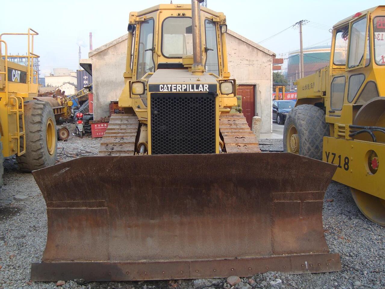CATERPILLAR D4H - Bulldozer: das Bild 3 CATERPILLAR D4H - Bulldozer: das Bild 3