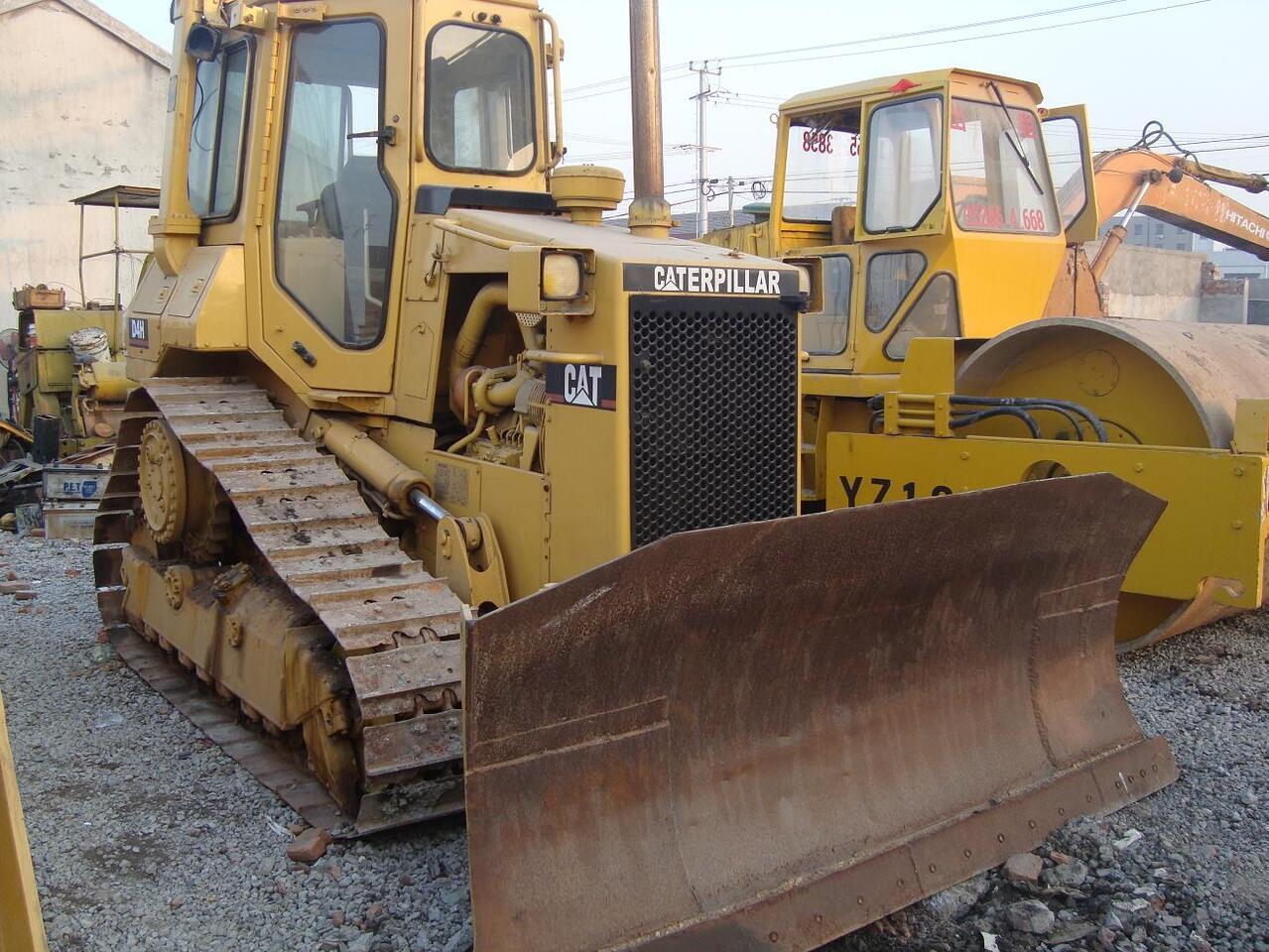 CATERPILLAR D4H - Bulldozer: das Bild 1 CATERPILLAR D4H - Bulldozer: das Bild 1