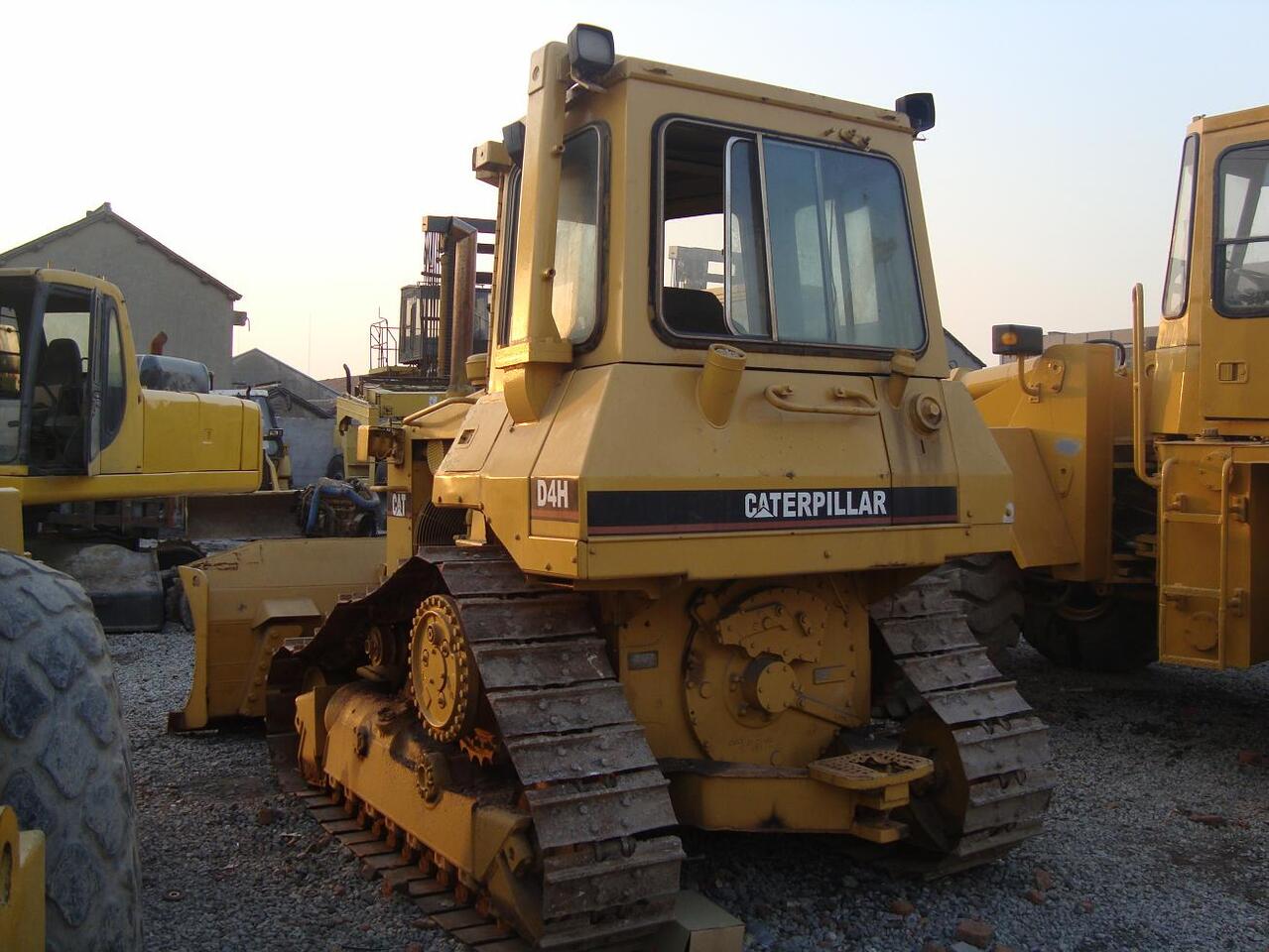 CATERPILLAR D4H - Bulldozer: das Bild 2 CATERPILLAR D4H - Bulldozer: das Bild 2