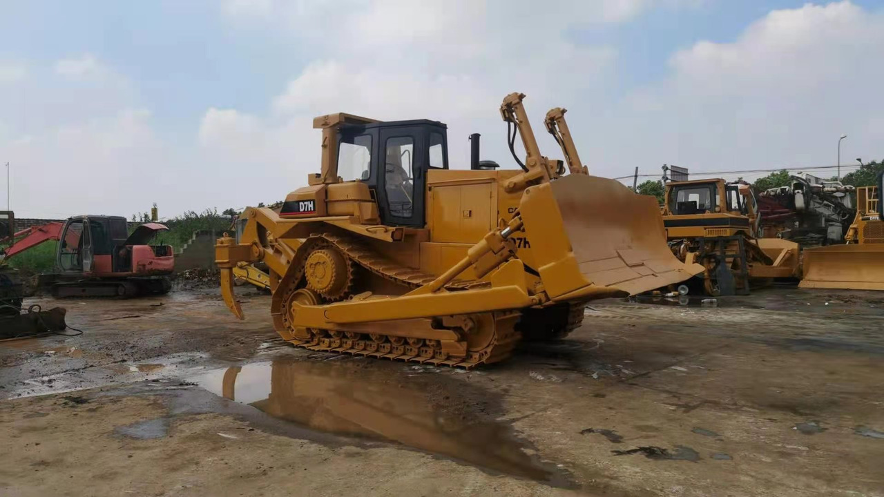 CATERPILLAR D7H - Bulldozer: das Bild 2 CATERPILLAR D7H - Bulldozer: das Bild 2
