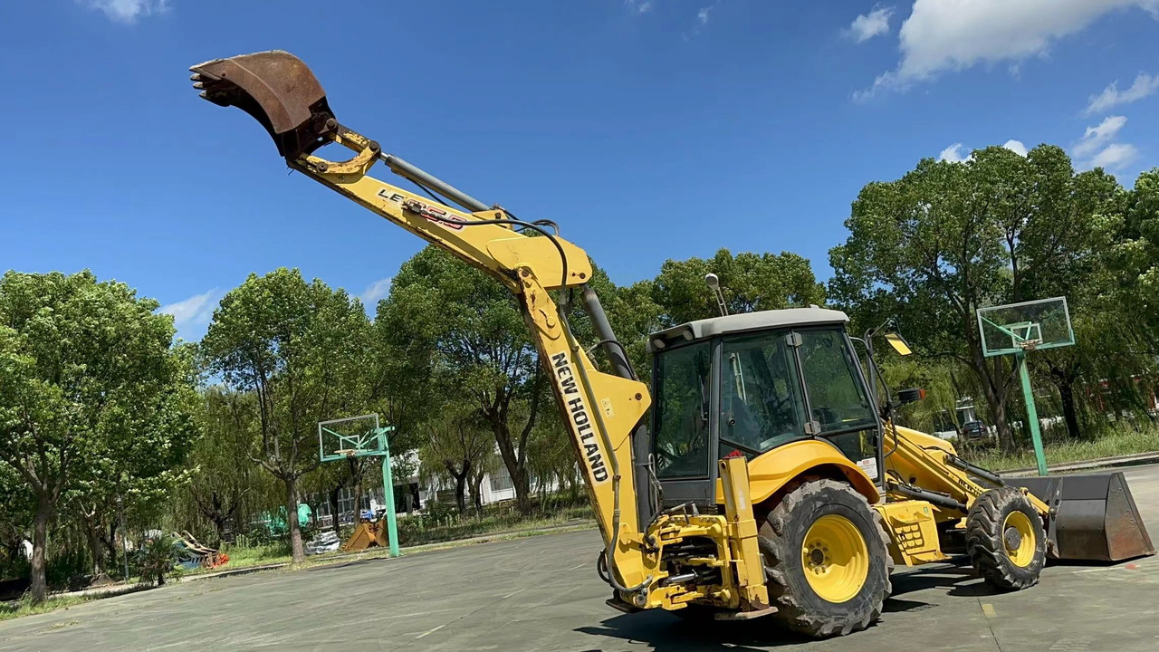 CNH LB95B-4PT - Baggerlader: das Bild 2 CNH LB95B-4PT - Baggerlader: das Bild 2