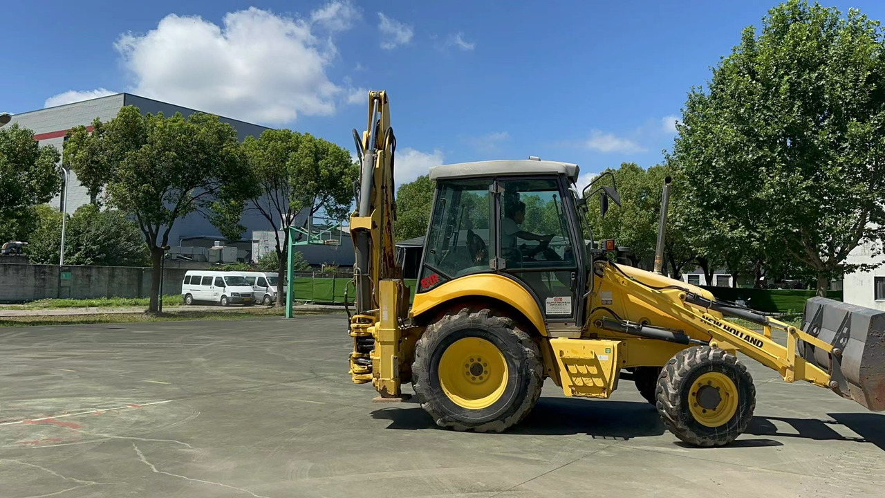 CNH LB95B-4PT - Baggerlader: das Bild 4 CNH LB95B-4PT - Baggerlader: das Bild 4