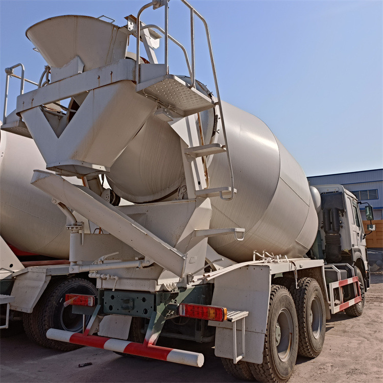 HOWO HOWO-white mixer pump truck - Fahrmischerbetonpumpe: das Bild 5 HOWO HOWO-white mixer pump truck - Fahrmischerbetonpumpe: das Bild 5