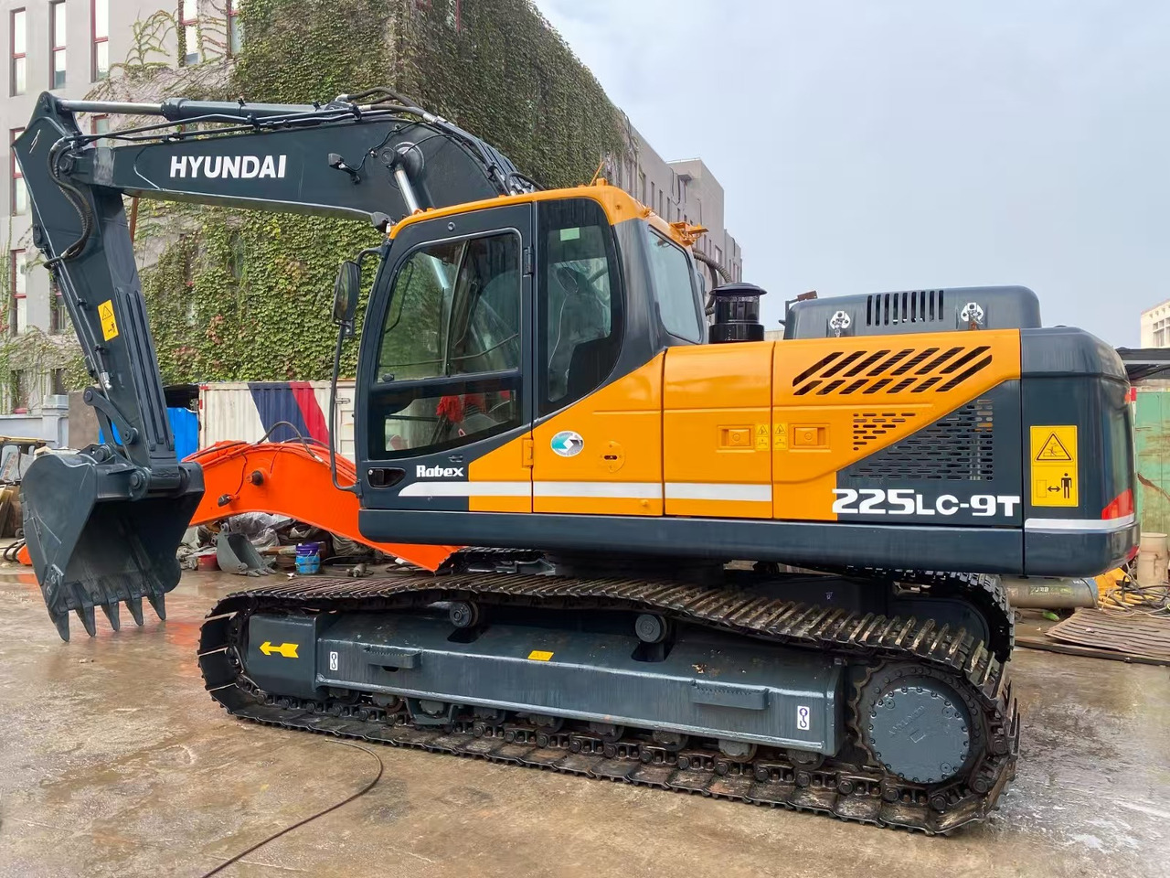 HYUNDAI R225LC-9T - Kettenbagger: das Bild 4 HYUNDAI R225LC-9T - Kettenbagger: das Bild 4