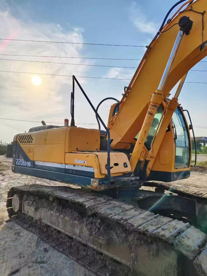 Hyundai R220LC-9S - Kettenbagger: das Bild 2 Hyundai R220LC-9S - Kettenbagger: das Bild 2