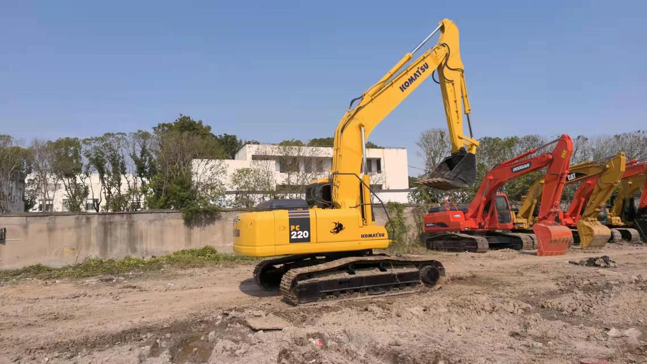 KOMATSU PC220-7 - Kettenbagger: das Bild 4 KOMATSU PC220-7 - Kettenbagger: das Bild 4