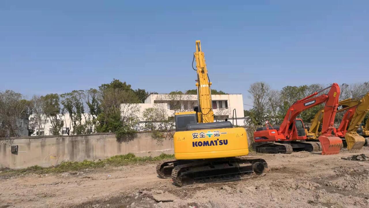 KOMATSU PC220-7 - Kettenbagger: das Bild 3 KOMATSU PC220-7 - Kettenbagger: das Bild 3