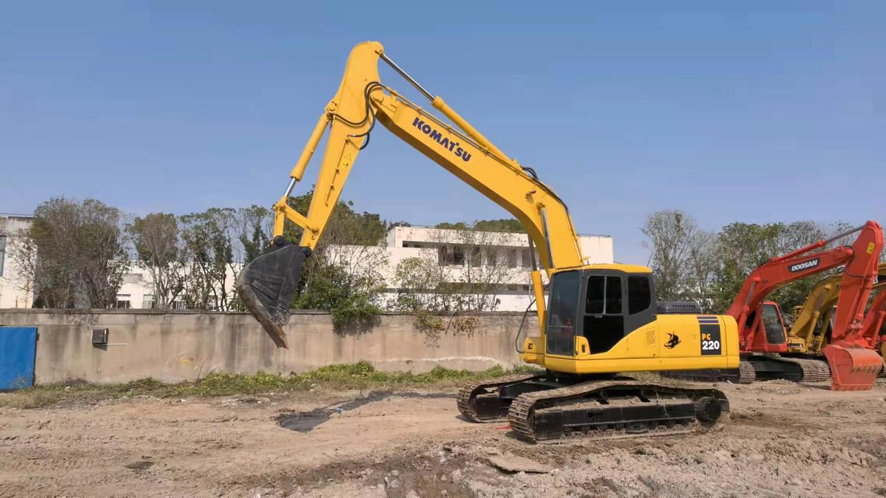 KOMATSU PC220-7 - Kettenbagger: das Bild 2 KOMATSU PC220-7 - Kettenbagger: das Bild 2