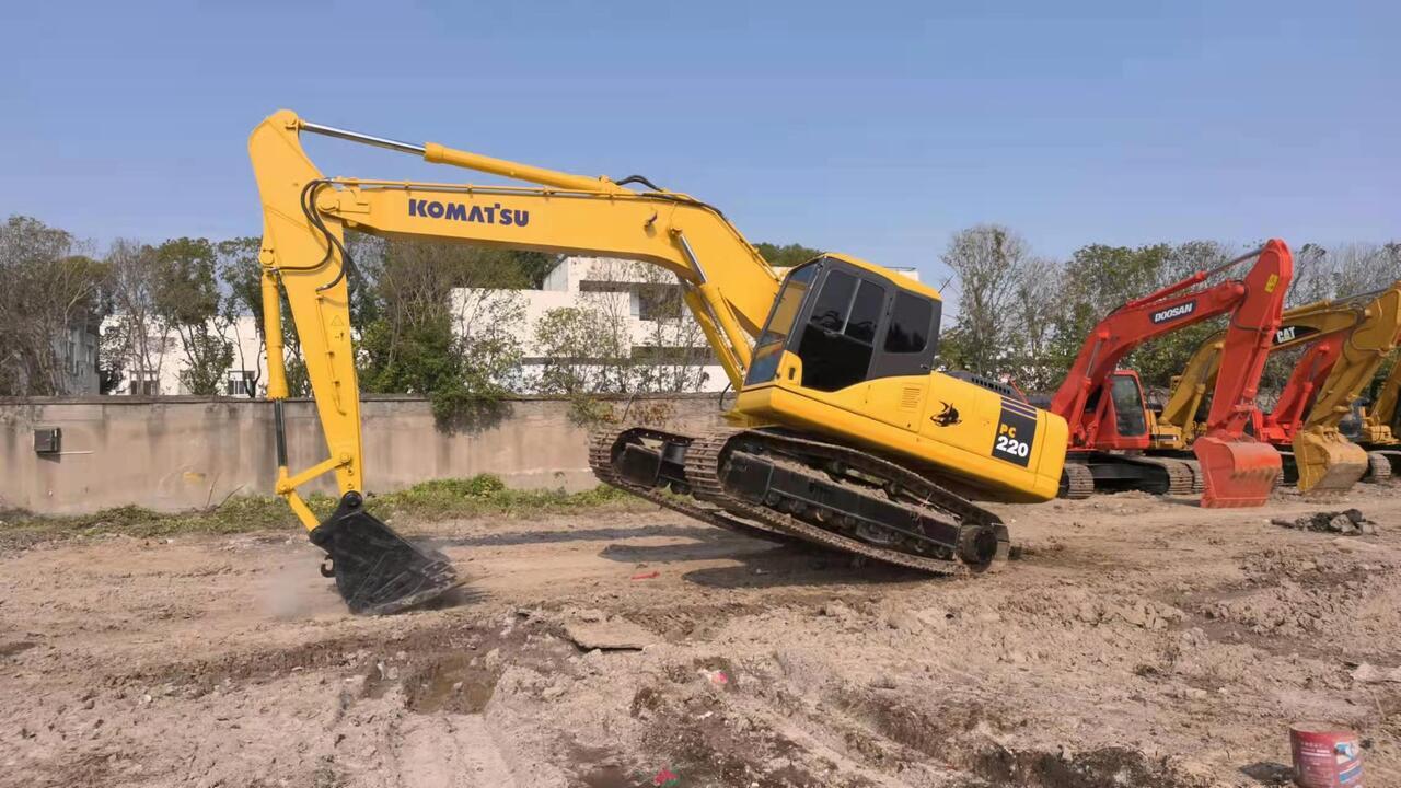 KOMATSU PC220-7 - Kettenbagger: das Bild 1 KOMATSU PC220-7 - Kettenbagger: das Bild 1