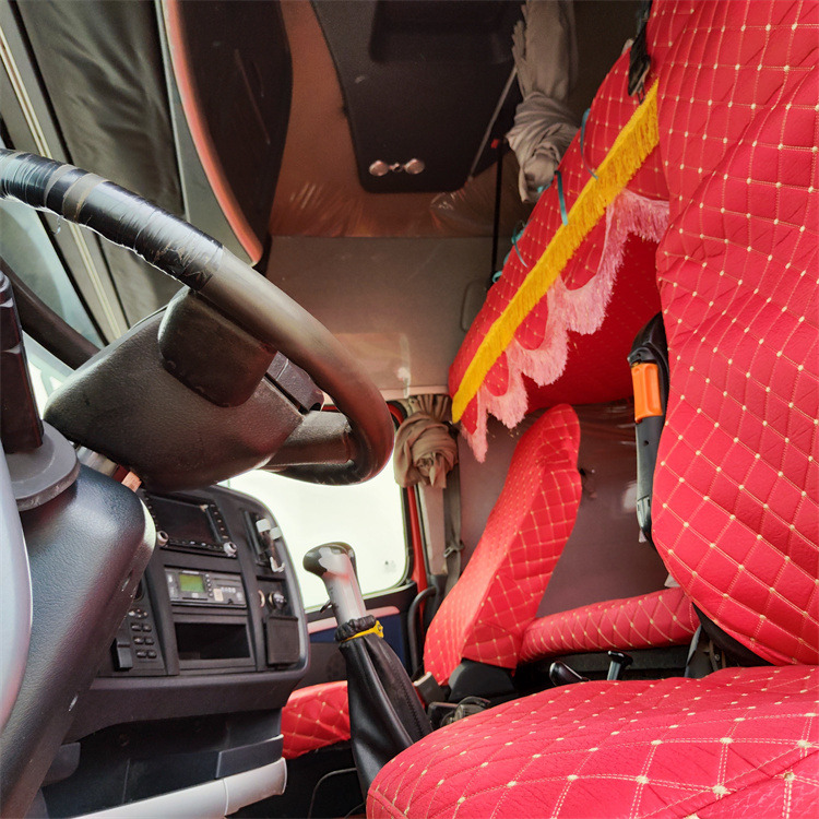 HOWO HOWO T7H-540 tractor-Red - Sattelzugmaschine: das Bild 4 HOWO HOWO T7H-540 tractor-Red - Sattelzugmaschine: das Bild 4