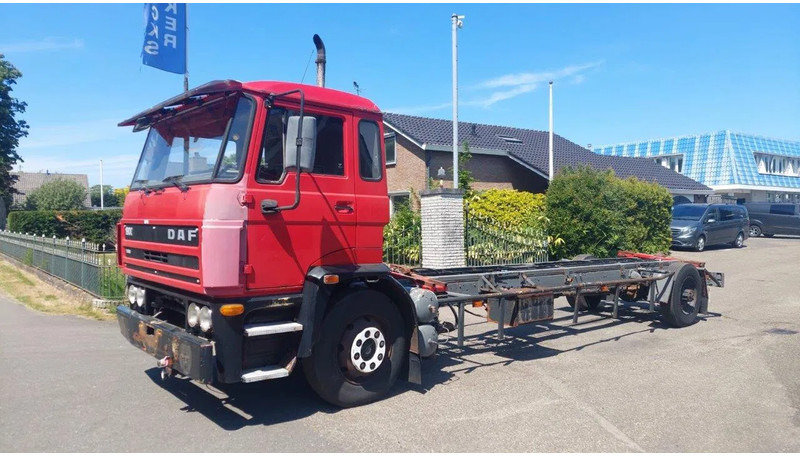DAF 1900 4X2 HOLLAND TUCK FULL STEEL SUSPENSION MANUAL GEARBOX - Fahrgestell LKW: das Bild 1 DAF 1900 4X2 HOLLAND TUCK FULL STEEL SUSPENSION MANUAL GEARBOX - Fahrgestell LKW: das Bild 1
