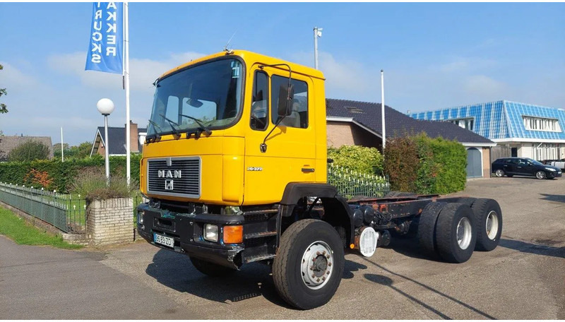 MAN 26.372 MANUAL ZF GEARBOX STEEL SUSPENSION 6X4 - Fahrgestell LKW: das Bild 1 MAN 26.372 MANUAL ZF GEARBOX STEEL SUSPENSION 6X4 - Fahrgestell LKW: das Bild 1
