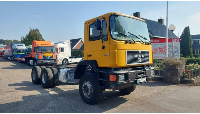 MAN 26.372 MANUAL ZF GEARBOX STEEL SUSPENSION 6X4 - Fahrgestell LKW: das Bild 3 MAN 26.372 MANUAL ZF GEARBOX STEEL SUSPENSION 6X4 - Fahrgestell LKW: das Bild 3