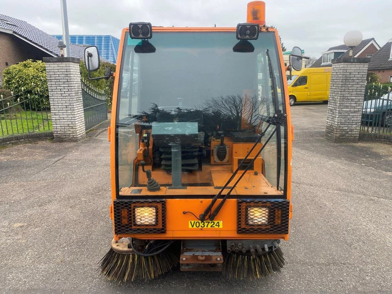 Nilfisk MFH2200 SWEEPER MFH 2200 CLEANER - Kehrsaugmaschine: das Bild 2 Nilfisk MFH2200 SWEEPER MFH 2200 CLEANER - Kehrsaugmaschine: das Bild 2