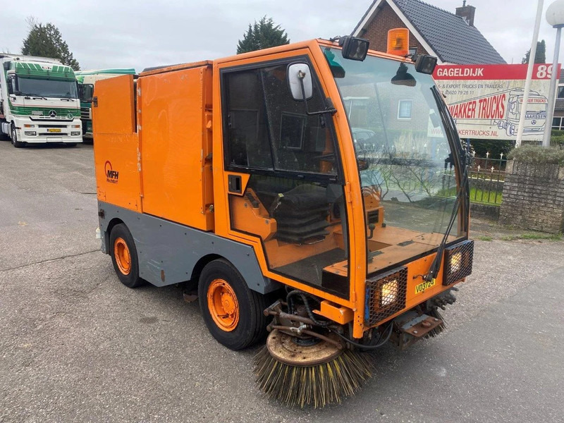 Nilfisk MFH2200 SWEEPER MFH 2200 CLEANER - Kehrsaugmaschine: das Bild 3 Nilfisk MFH2200 SWEEPER MFH 2200 CLEANER - Kehrsaugmaschine: das Bild 3