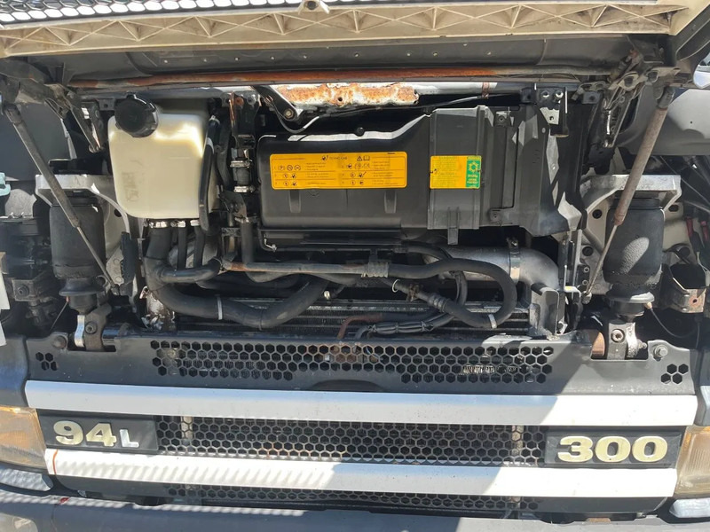 Scania P94-300 94 MANUAL GEARBOX AIRCO RETARDER 10-2004 - Sattelzugmaschine: das Bild 3 Scania P94-300 94 MANUAL GEARBOX AIRCO RETARDER 10-2004 - Sattelzugmaschine: das Bild 3