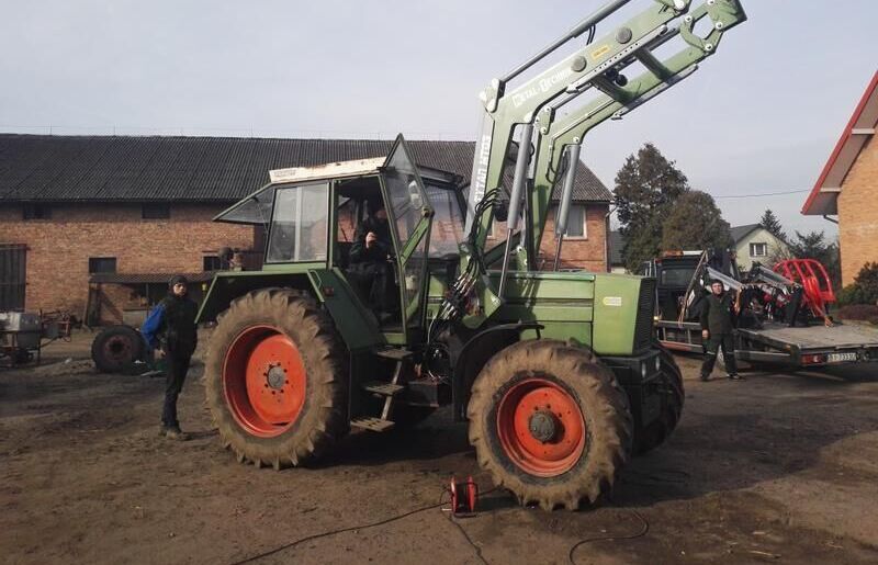 Metal-Technik FENDT 311 - Frontlader für Traktor: das Bild 2 Metal-Technik FENDT 311 - Frontlader für Traktor: das Bild 2