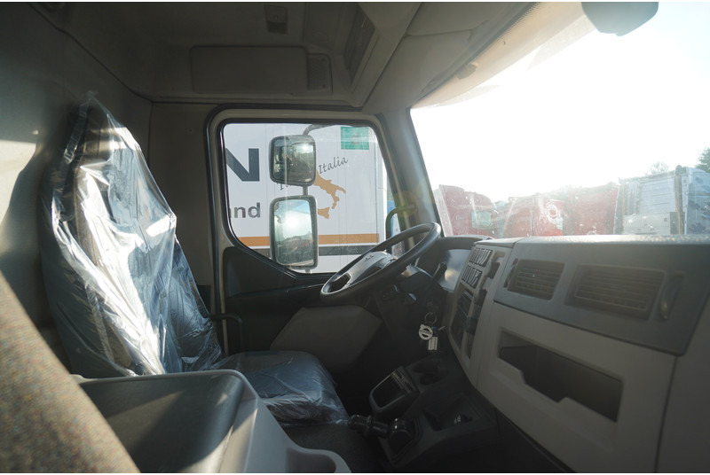 Volvo FL 280 CLOSED BOX BROKEN ENGINE NOT DRIVABLE - Koffer LKW: das Bild 5 Volvo FL 280 CLOSED BOX BROKEN ENGINE NOT DRIVABLE - Koffer LKW: das Bild 5