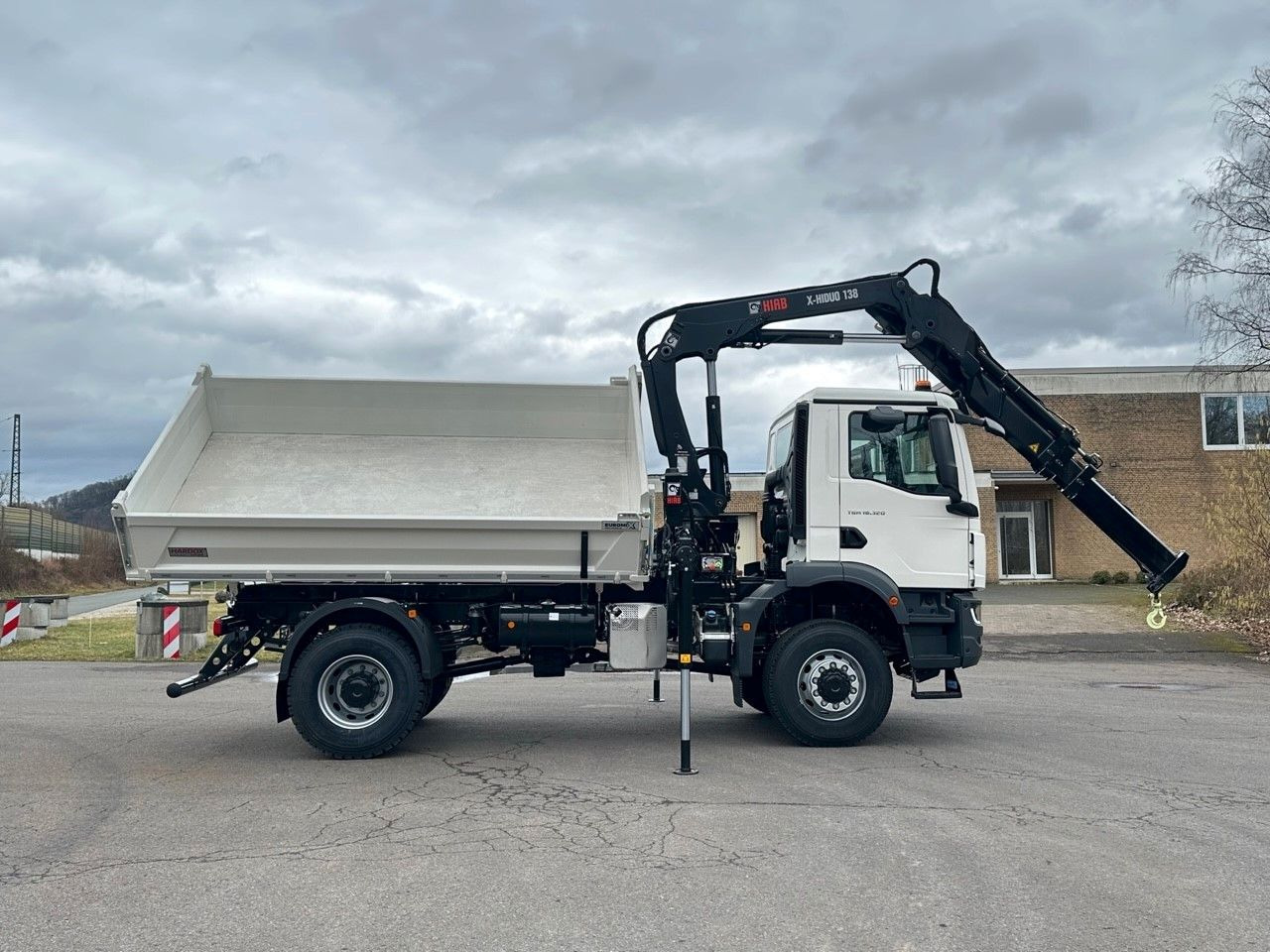 MAN TGM 18.320 4x4 Euro6e Hiab X-HiDuo 138DS-3 - Kipper, Autokran: das Bild 4 MAN TGM 18.320 4x4 Euro6e Hiab X-HiDuo 138DS-3 - Kipper, Autokran: das Bild 4