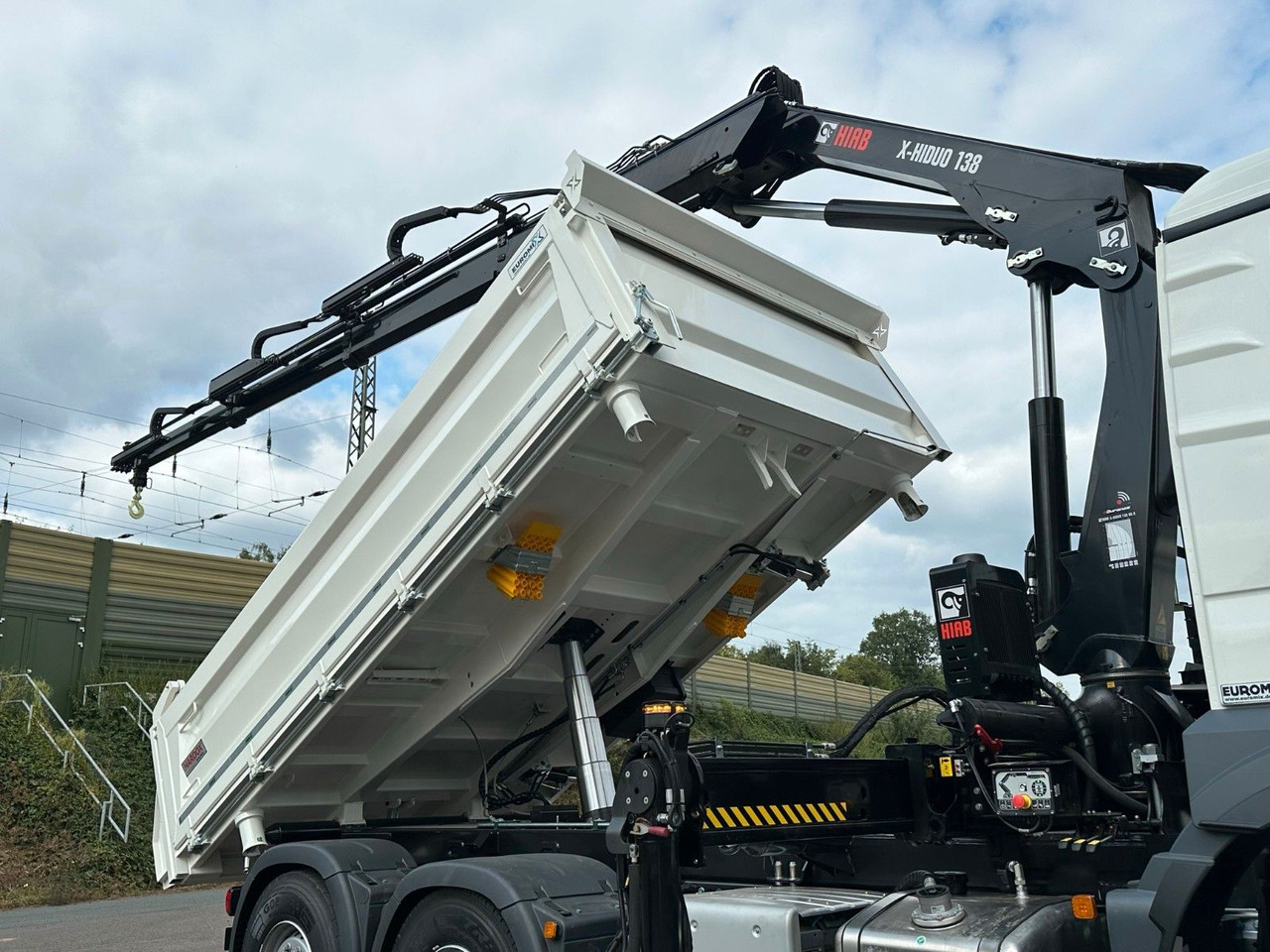 Kipper, Autokran MAN TGS 28.440 6x4-4/3-Seiten- Kipper / Hiab 138-3: das Bild 20