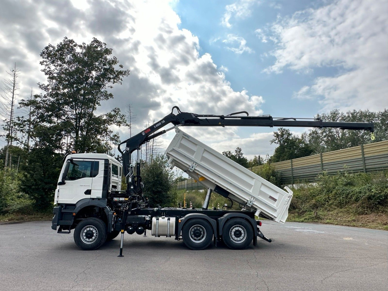 Kipper, Autokran MAN TGS 28.440 6x4-4/3-Seiten- Kipper / Hiab 138-3: das Bild 10