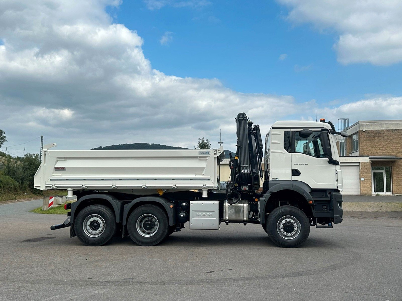Kipper, Autokran MAN TGS 28.440 6x4-4/3-Seiten- Kipper / Hiab 138-3: das Bild 7