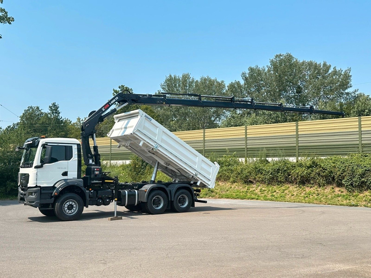 MAN TGS 33.440 6x4 /3-Seiten- Kipper / HIAB 228-6 - Kipper, Autokran: das Bild 3 MAN TGS 33.440 6x4 /3-Seiten- Kipper / HIAB 228-6 - Kipper, Autokran: das Bild 3