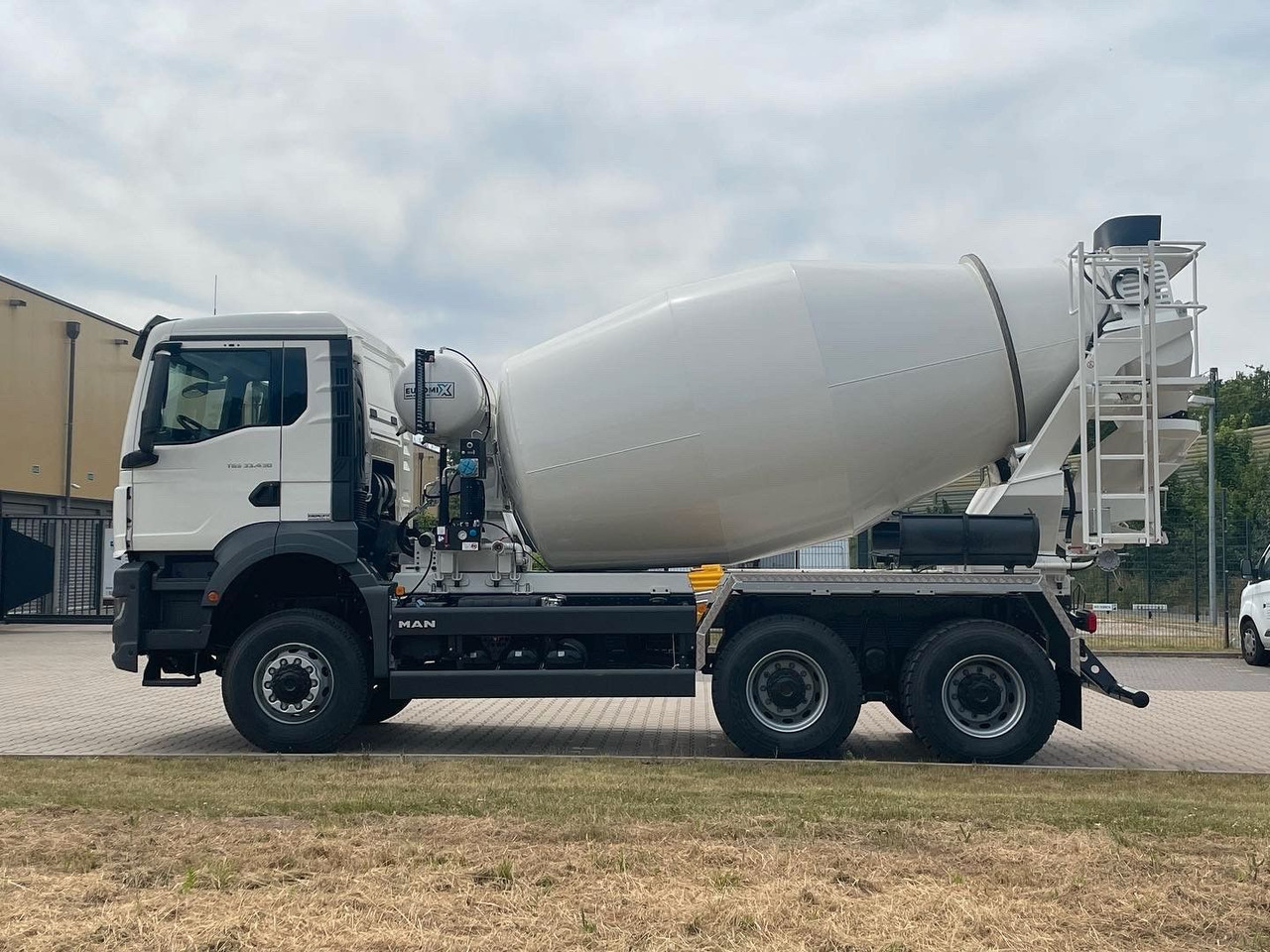 MAN TGS 33.440 6x6 / 6X4 /Euro6e EuromiX EM 8 MAN TGS 33.440 6x6 / 6X4 /Euro6e EuromiX EM 8 - Fahrmischer: das Bild 4 MAN TGS 33.440 6x6 / 6X4 /Euro6e EuromiX EM 8 MAN TGS 33.440 6x6 / 6X4 /Euro6e EuromiX EM 8 - Fahrmischer: das Bild 4