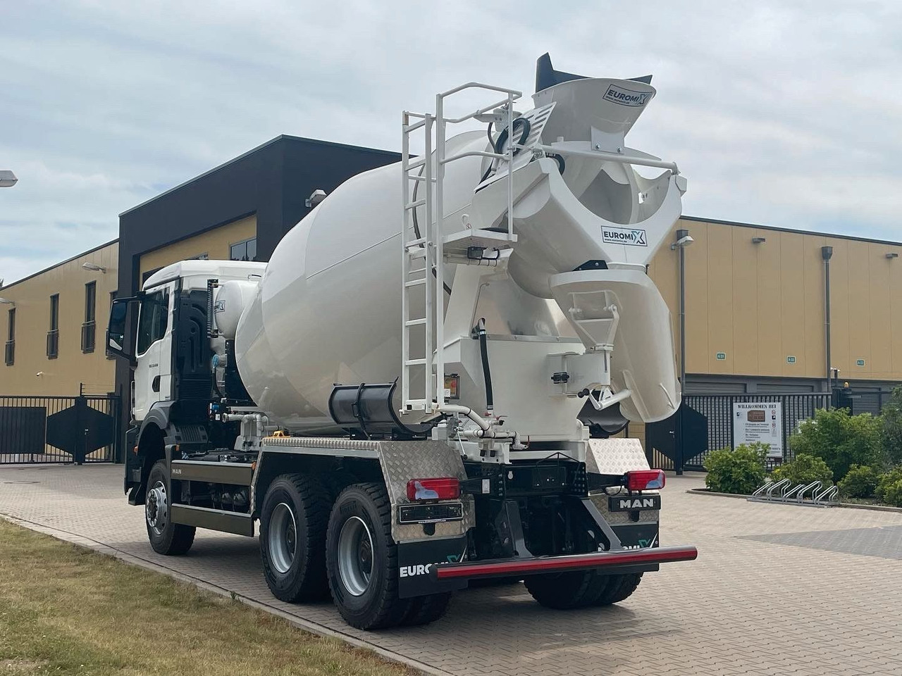 MAN TGS 33.440 6x6 / 6X4 /Euro6e EuromiX EM 8 MAN TGS 33.440 6x6 / 6X4 /Euro6e EuromiX EM 8 - Fahrmischer: das Bild 3 MAN TGS 33.440 6x6 / 6X4 /Euro6e EuromiX EM 8 MAN TGS 33.440 6x6 / 6X4 /Euro6e EuromiX EM 8 - Fahrmischer: das Bild 3