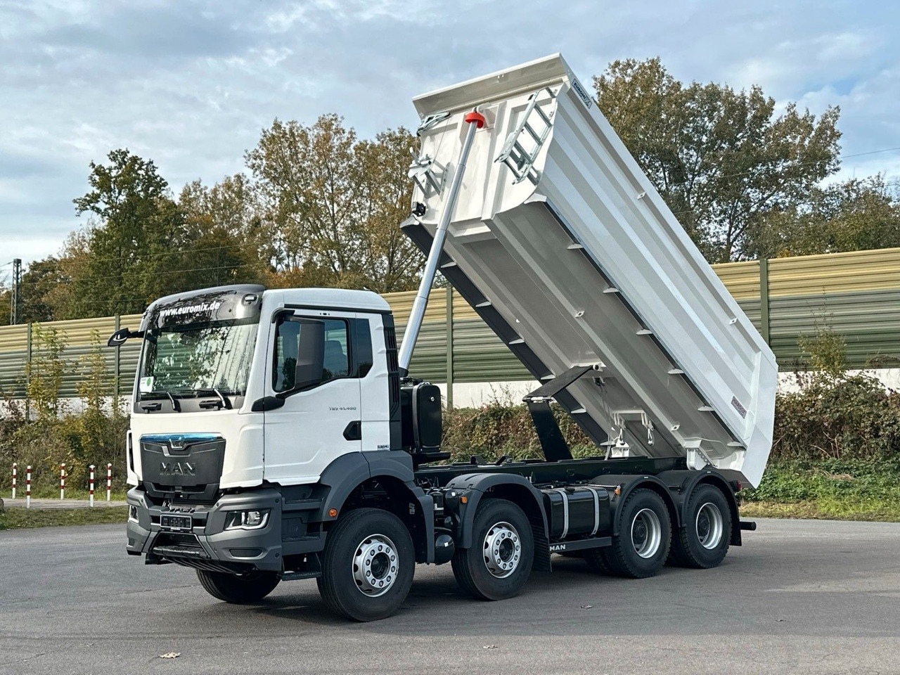 MAN TGS 41.520 BB 8X4 Euromix Retarder - Kipper: das Bild 2 MAN TGS 41.520 BB 8X4 Euromix Retarder - Kipper: das Bild 2
