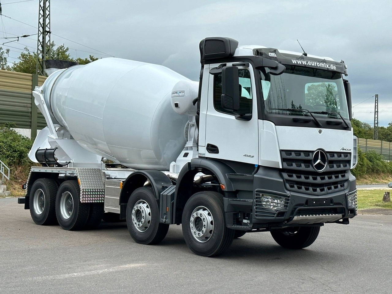 Mercedes-Benz AROCS 5 4142 B 8X4 Euro 3 EuromixMTP EM 10 - Fahrmischer: das Bild 1 Mercedes-Benz AROCS 5 4142 B 8X4 Euro 3 EuromixMTP EM 10 - Fahrmischer: das Bild 1