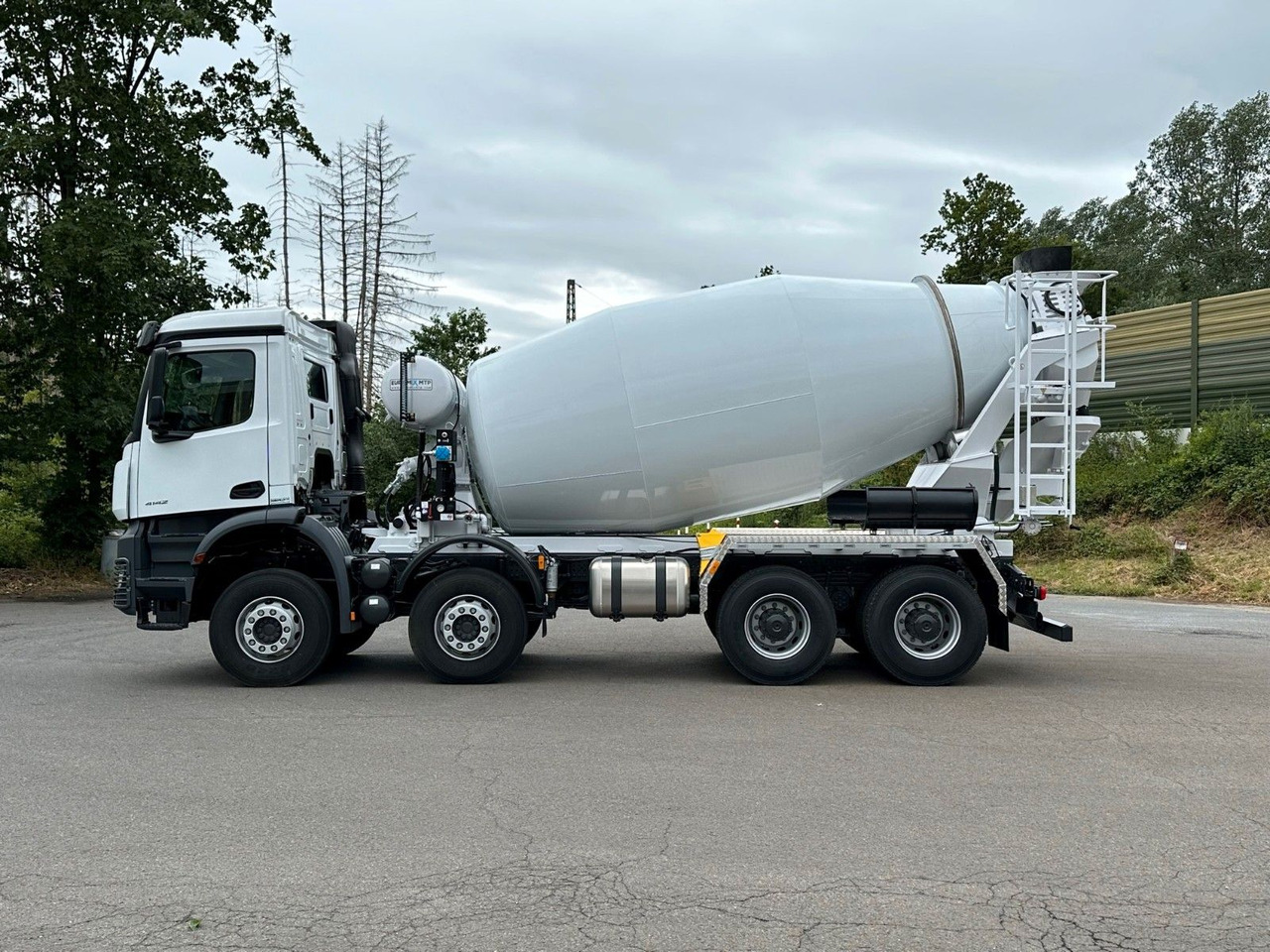 Mercedes-Benz AROCS 5 4142 B 8X4 Euro 3 EuromixMTP EM 10 - Fahrmischer: das Bild 5 Mercedes-Benz AROCS 5 4142 B 8X4 Euro 3 EuromixMTP EM 10 - Fahrmischer: das Bild 5