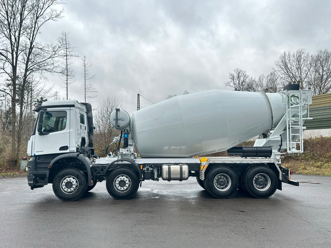 Mercedes-Benz AROCS 5 4242 8x4 Euro5 EuromixMTP EM 12m R - Fahrmischer: das Bild 4 Mercedes-Benz AROCS 5 4242 8x4 Euro5 EuromixMTP EM 12m R - Fahrmischer: das Bild 4