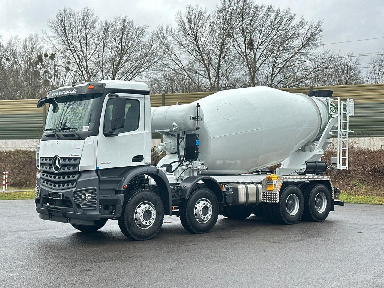Mercedes-Benz AROCS 5 4242 8x4 Euro5 EuromixMTP EM 12m R - Fahrmischer: das Bild 3 Mercedes-Benz AROCS 5 4242 8x4 Euro5 EuromixMTP EM 12m R - Fahrmischer: das Bild 3