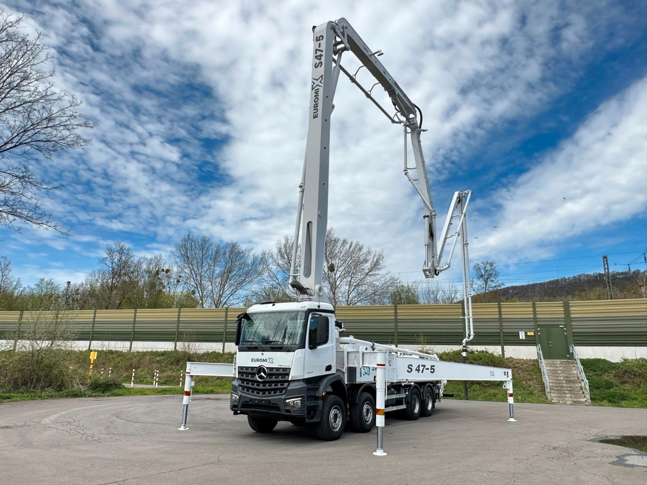 Mercedes-Benz Arocs 5 4542 8x4 SWAN TSP 47-5 160RZ ( 47m ) – Leasing Mercedes-Benz Arocs 5 4542 8x4 SWAN TSP 47-5 160RZ ( 47m ): das Bild 17