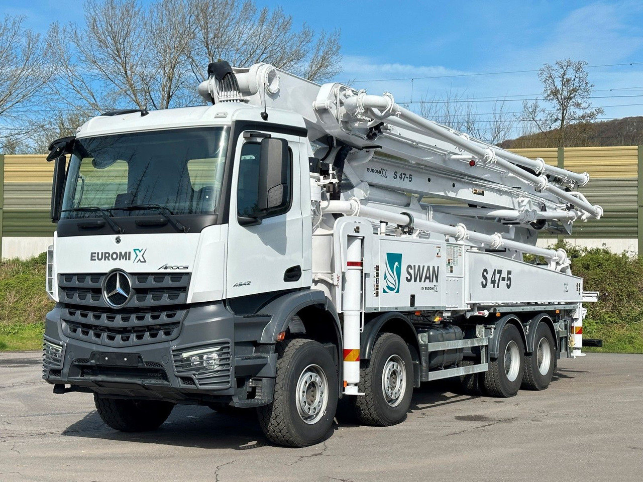 Mercedes-Benz Arocs 5 4542 8x4 SWAN TSP 47-5 160RZ ( 47m ) - Fahrmischer: das Bild 2 Mercedes-Benz Arocs 5 4542 8x4 SWAN TSP 47-5 160RZ ( 47m ) - Fahrmischer: das Bild 2