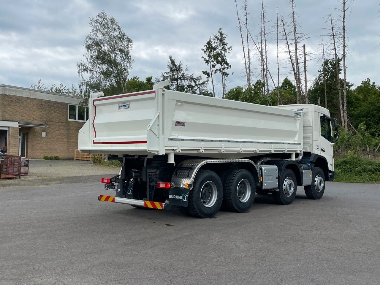 Volvo FMX 460 8x4 / WECHSELSYSTEM KIPPER+MISCHER Volvo FMX 460 8x4 / WECHSELSYSTEM KIPPER+MISCHER - Fahrmischer: das Bild 5 Volvo FMX 460 8x4 / WECHSELSYSTEM KIPPER+MISCHER Volvo FMX 460 8x4 / WECHSELSYSTEM KIPPER+MISCHER - Fahrmischer: das Bild 5