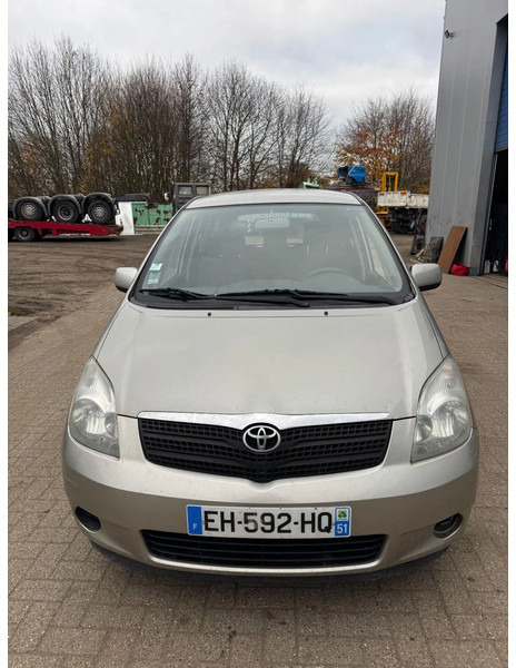 Toyota Corolla Verso **D4D-AIRCO** - PKW: das Bild 2 Toyota Corolla Verso **D4D-AIRCO** - PKW: das Bild 2