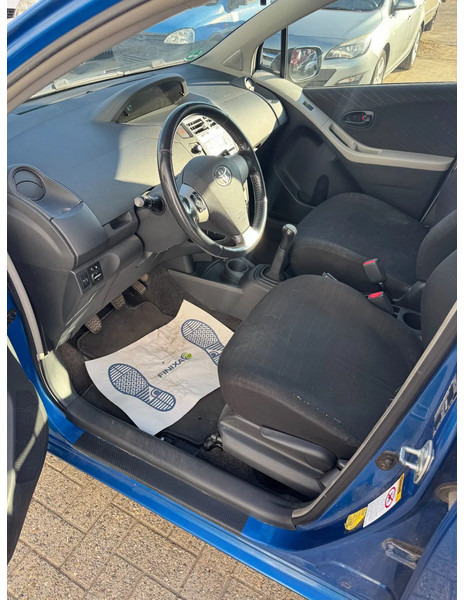 Schrägheck Toyota Yaris **PETROL-ESSENCE-AC**: das Bild 9