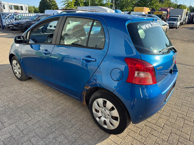 Schrägheck Toyota Yaris **PETROL-ESSENCE-AC**: das Bild 6