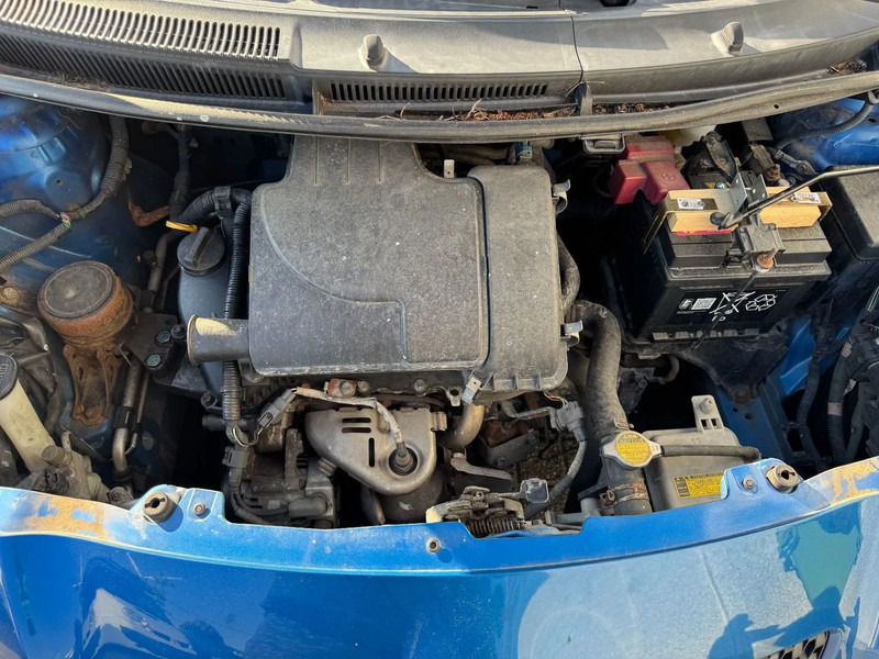 Schrägheck Toyota Yaris **PETROL-ESSENCE-AC**: das Bild 14